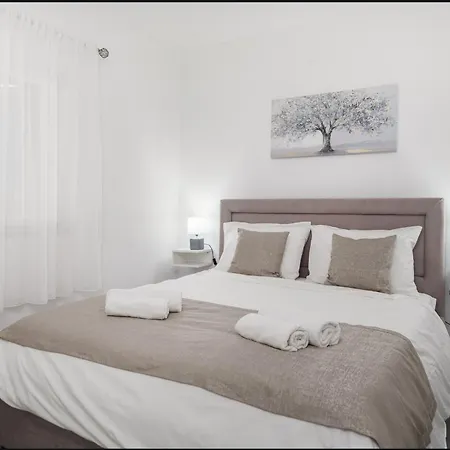 Βίλα Luxury Six-bedroom With Heated Pool&sauna