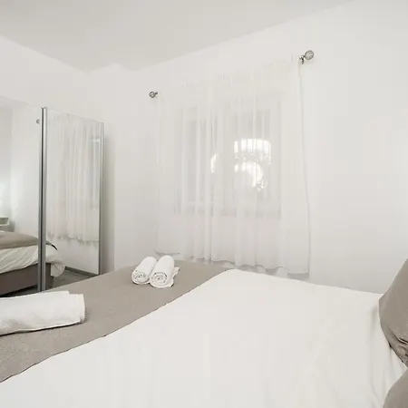 Luxury Six-bedroom With Heated Pool&sauna *
