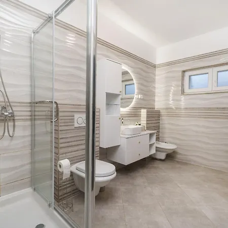 Luxury Six-bedroom With Heated Pool&sauna Kaštela