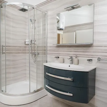 Luxury Six-bedroom With Heated Pool&sauna * Kaštela