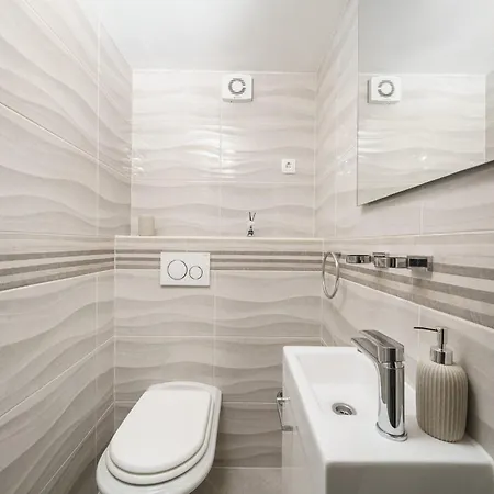 Luxury Six-bedroom With Heated Pool&sauna