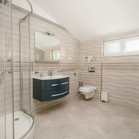 Βίλα Luxury Six-bedroom With Heated Pool&sauna *