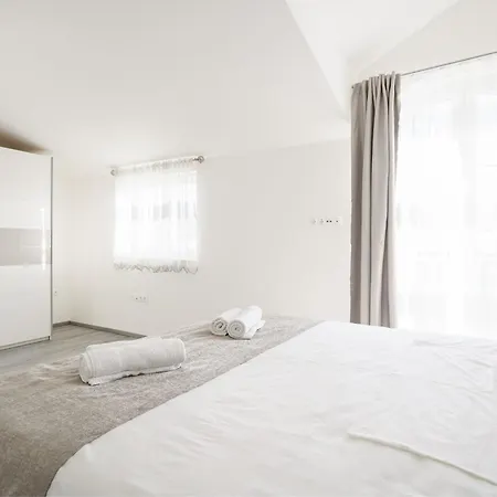 Luxury Six-bedroom With Heated Pool&sauna Βίλα Kaštela