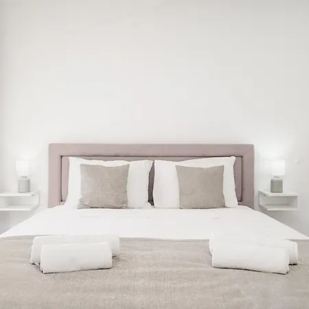 Βίλα Luxury Six-bedroom With Heated Pool&sauna Kaštela