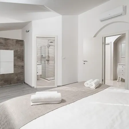Βίλα Luxury Six-bedroom With Heated Pool&sauna