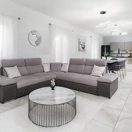 Luxury Six-bedroom With Heated Pool&sauna Βίλα *