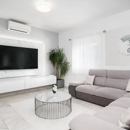 Luxury Six-bedroom With Heated Pool&sauna Βίλα