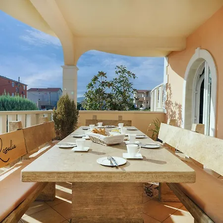 Luxury Six-bedroom With Heated Pool&sauna Βίλα Kaštela
