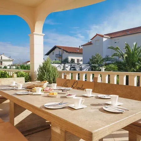 Βίλα Luxury Six-bedroom With Heated Pool&sauna *