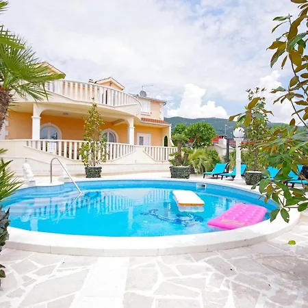 Luxury Six-bedroom With Heated Pool&sauna *