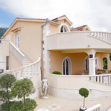 Luxury Six-bedroom With Heated Pool&sauna Βίλα