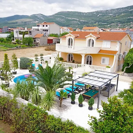 Luxury Six-bedroom With Heated Pool&sauna * Kaštela